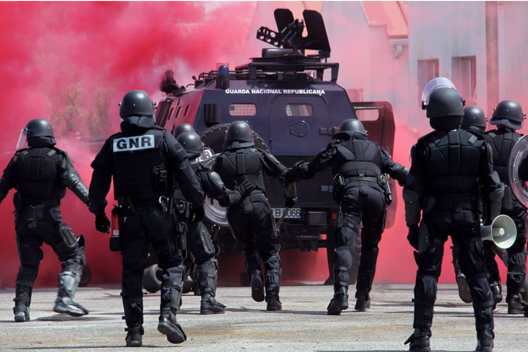 GNR - Guarda Nacional Republicana - Fronteira Terrestre entre Portugal e  Espanha Na sequência da pandemia de COVID-19 e, para segurança de todos, as  fronteiras terrestres entre Portugal e Espanha fecham a